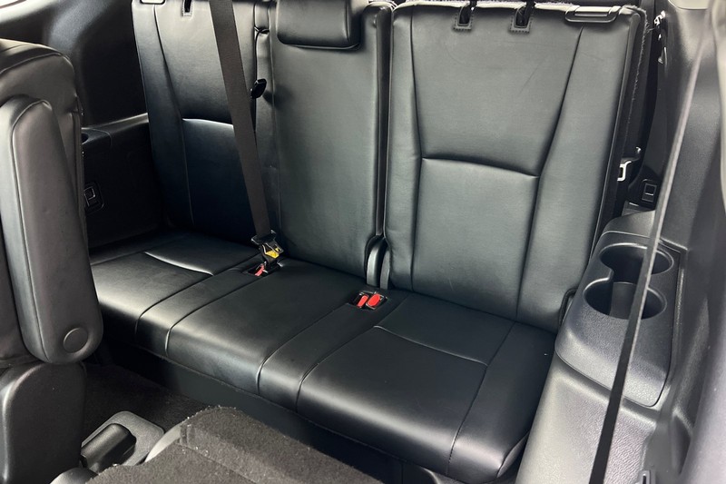 Toyota Highlander Vehicle Full-screen Gallery Image 15