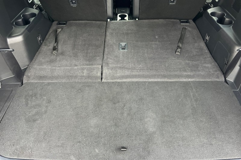 Toyota Highlander Vehicle Full-screen Gallery Image 16