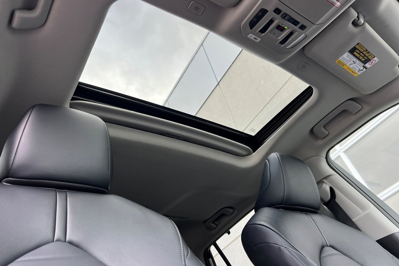 Toyota Highlander Vehicle Full-screen Gallery Image 18