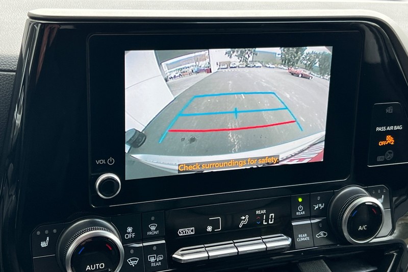 Toyota Highlander Vehicle Full-screen Gallery Image 20