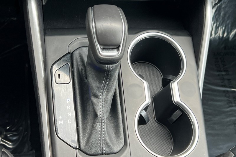 Toyota Highlander Vehicle Full-screen Gallery Image 22