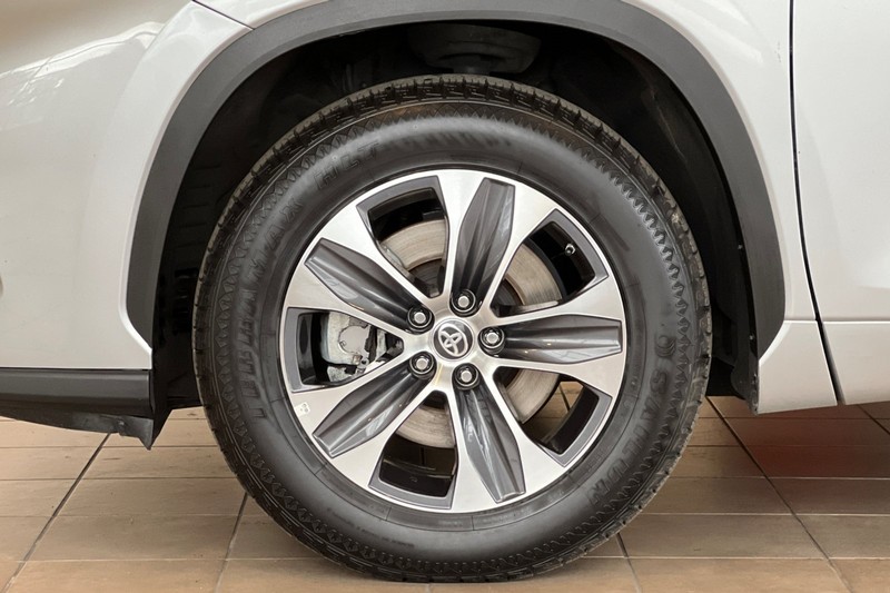 Toyota Highlander Vehicle Full-screen Gallery Image 27