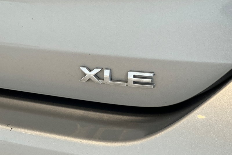 Toyota Highlander Vehicle Full-screen Gallery Image 28