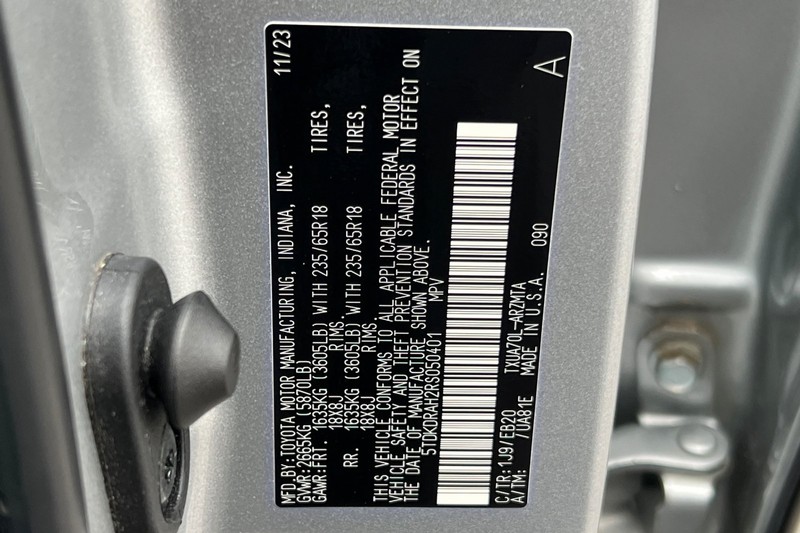 Toyota Highlander Vehicle Full-screen Gallery Image 30