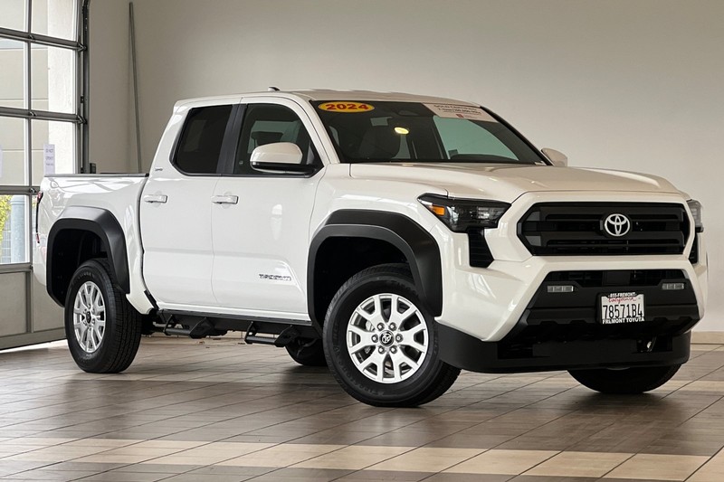 Toyota Tacoma 2WD Vehicle Full-screen Gallery Image 02