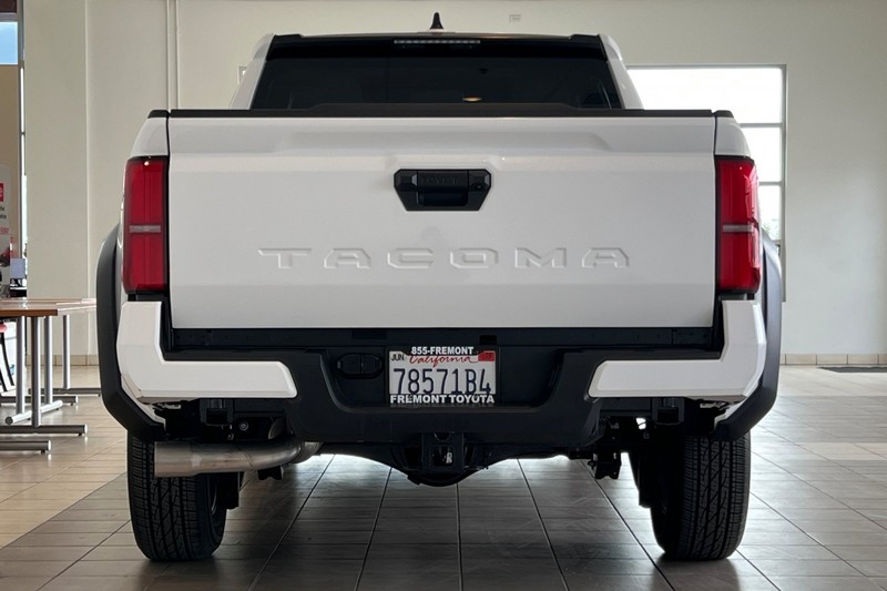 Toyota Tacoma 2WD Vehicle Full-screen Gallery Image 05