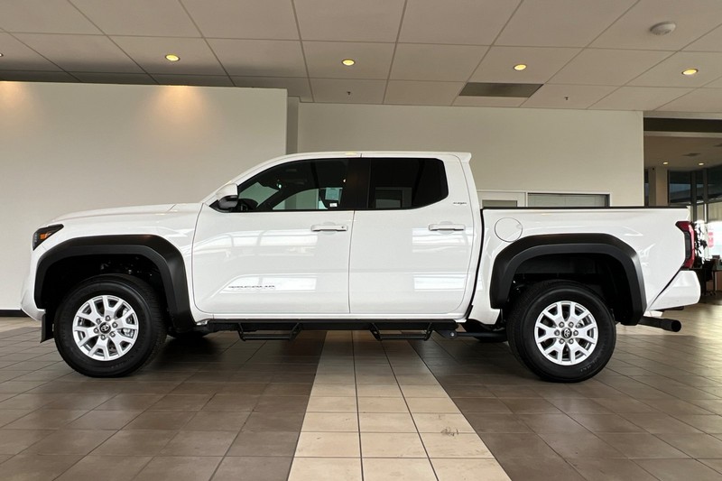 Toyota Tacoma 2WD Vehicle Full-screen Gallery Image 07