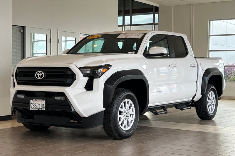 Toyota Tacoma 2WD Vehicle Full-screen Gallery Image 08