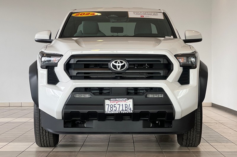 Toyota Tacoma 2WD Vehicle Full-screen Gallery Image 09