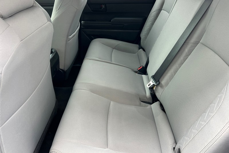 Toyota Tacoma 2WD Vehicle Full-screen Gallery Image 12