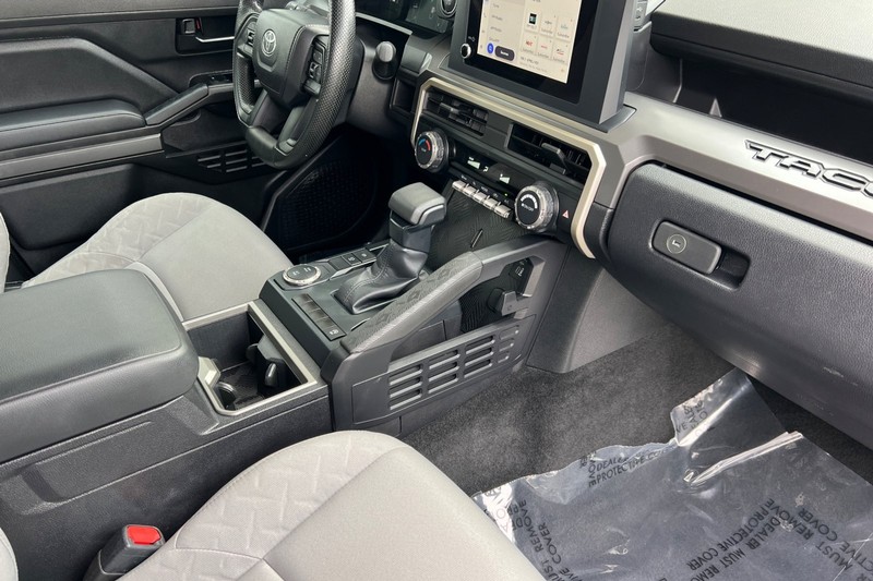 Toyota Tacoma 2WD Vehicle Full-screen Gallery Image 15