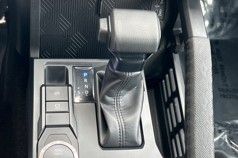 Toyota Tacoma 2WD Vehicle Full-screen Gallery Image 20