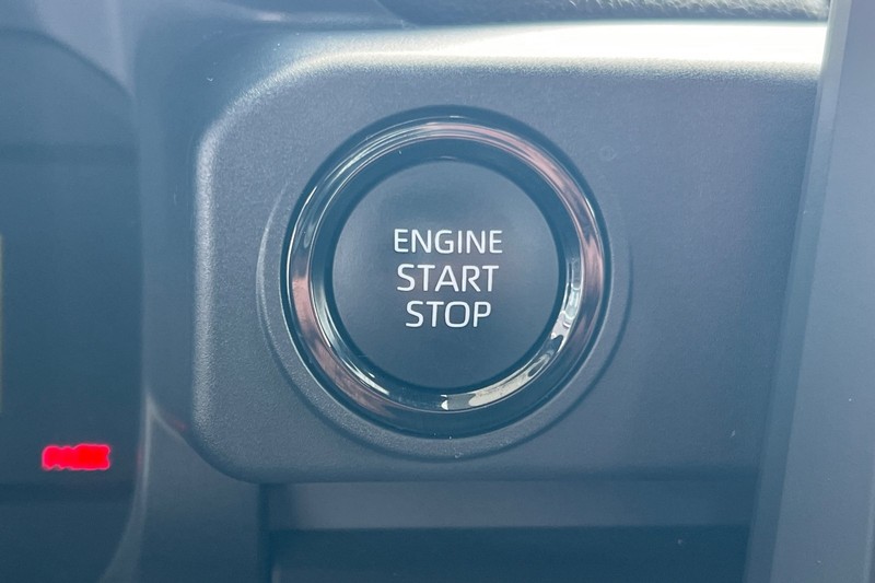 Toyota Tacoma 2WD Vehicle Full-screen Gallery Image 21