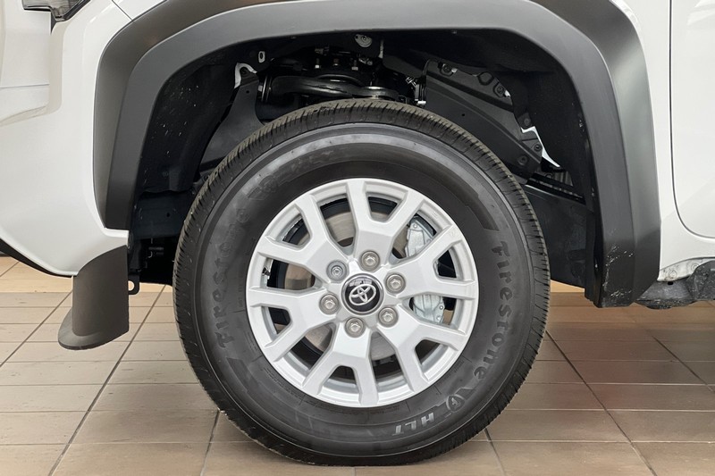 Toyota Tacoma 2WD Vehicle Full-screen Gallery Image 25