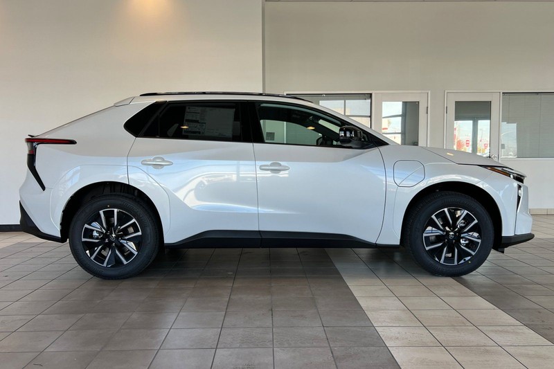 Toyota bZ Vehicle Full-screen Gallery Image 04