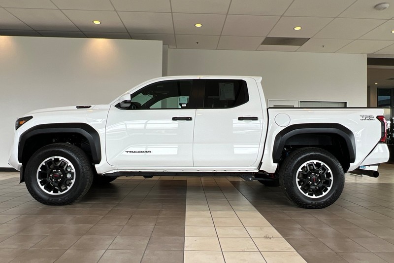 Toyota Tacoma 4WD Vehicle Full-screen Gallery Image 07