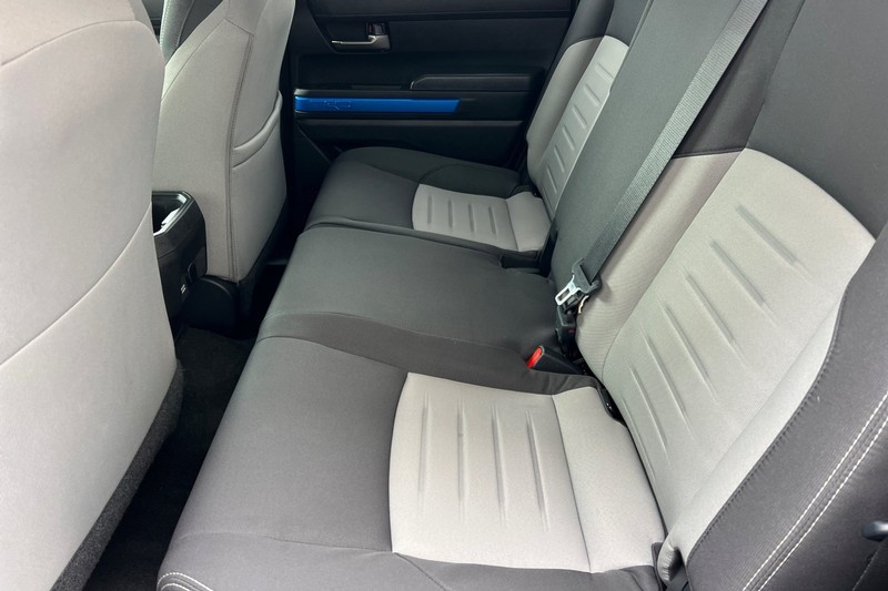 Toyota Tacoma 4WD Vehicle Full-screen Gallery Image 12