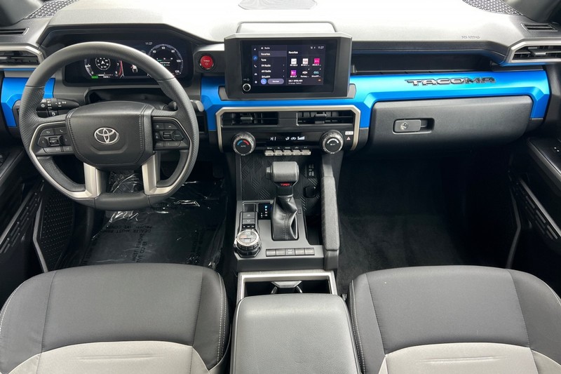 Toyota Tacoma 4WD Vehicle Full-screen Gallery Image 13