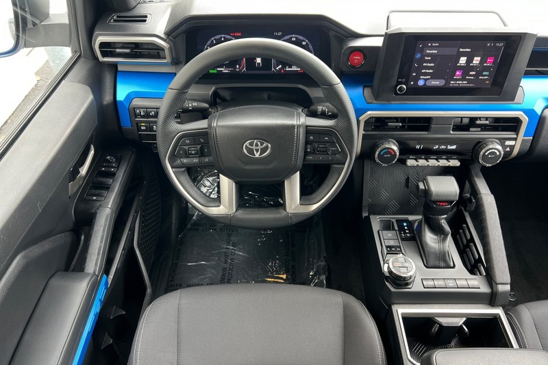 Toyota Tacoma 4WD Vehicle Full-screen Gallery Image 14