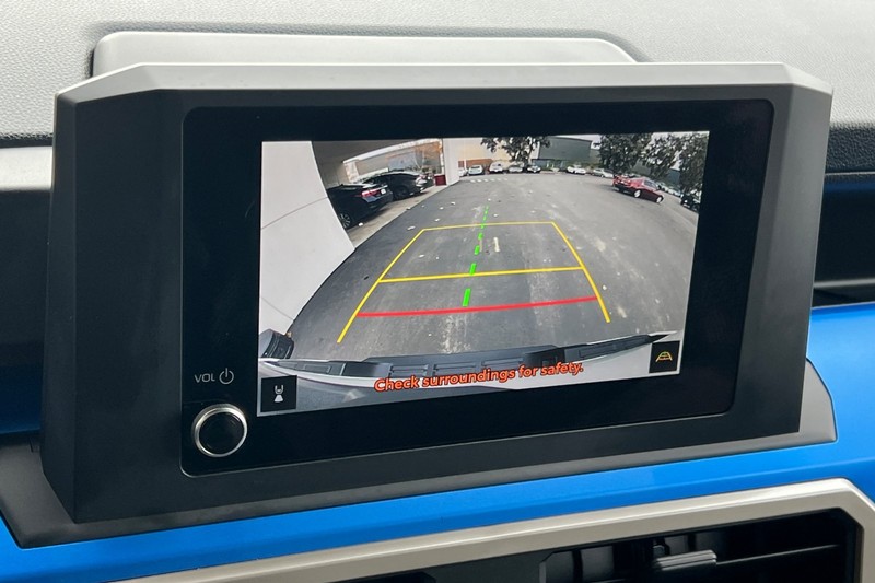 Toyota Tacoma 4WD Vehicle Full-screen Gallery Image 18