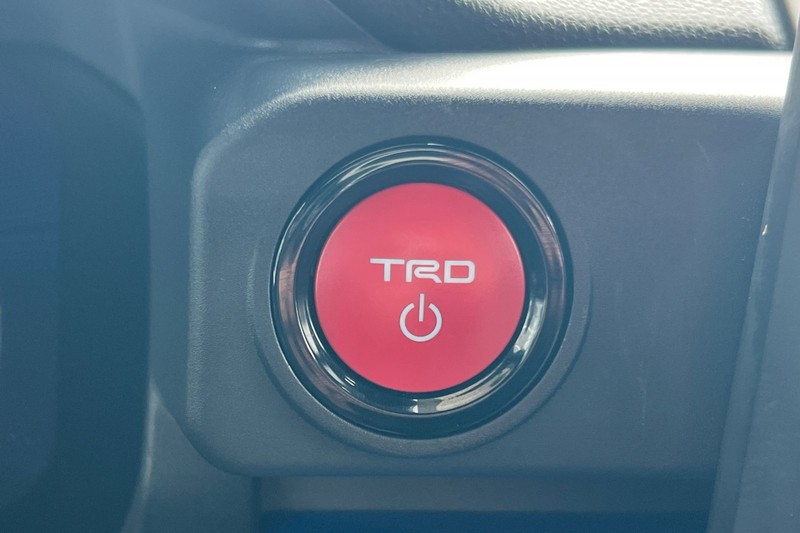 Toyota Tacoma 4WD Vehicle Full-screen Gallery Image 21