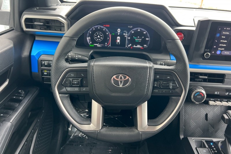 Toyota Tacoma 4WD Vehicle Full-screen Gallery Image 22