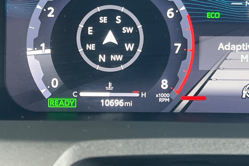 Toyota Tacoma 4WD Vehicle Full-screen Gallery Image 24