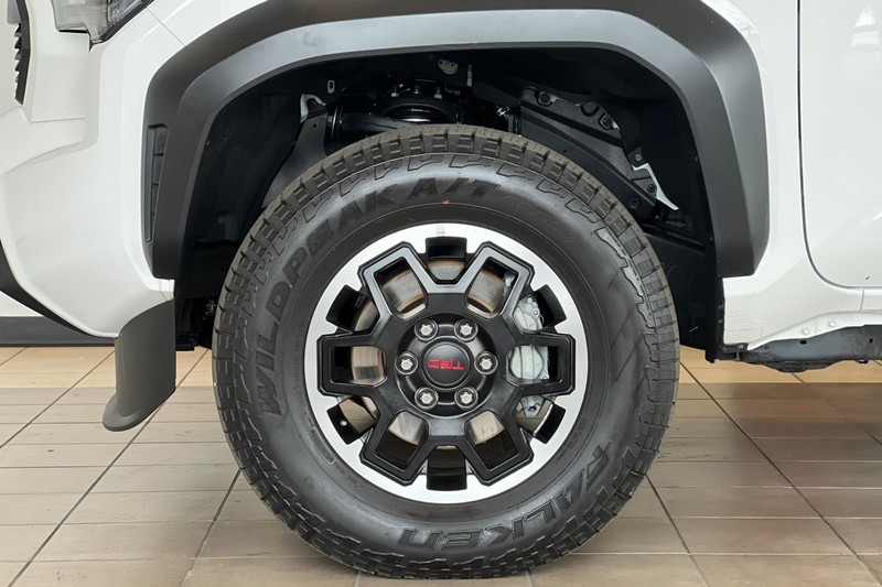 Toyota Tacoma 4WD Vehicle Full-screen Gallery Image 25