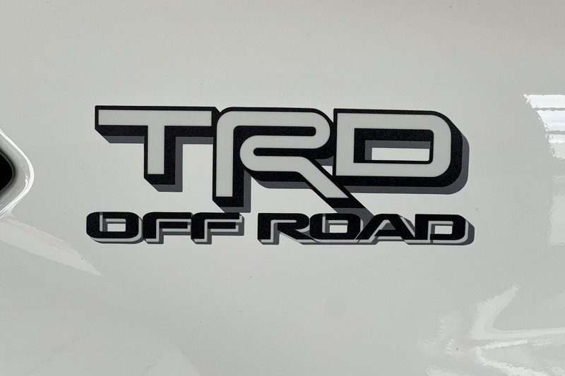 Toyota Tacoma 4WD Vehicle Full-screen Gallery Image 26