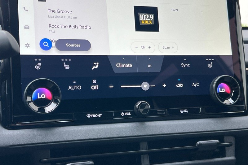 Toyota bZ Vehicle Full-screen Gallery Image 18