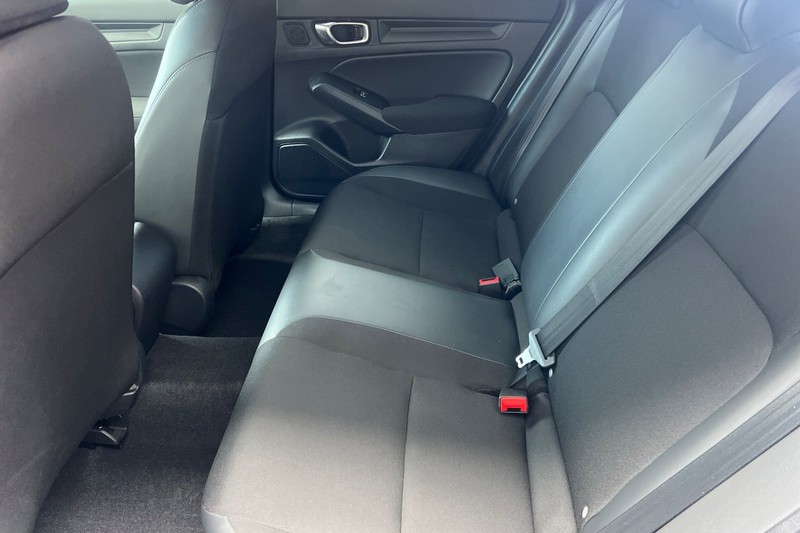 Honda Civic Sedan Vehicle Full-screen Gallery Image 12