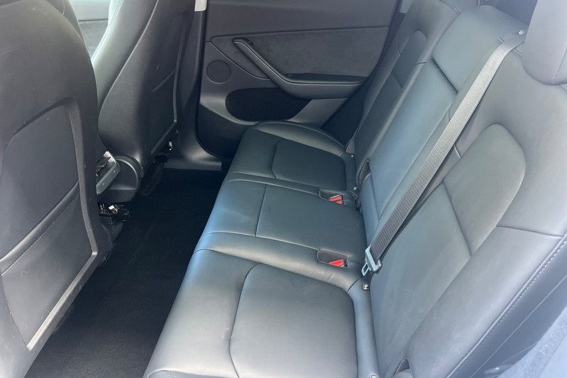 Tesla Model Y Vehicle Full-screen Gallery Image 12