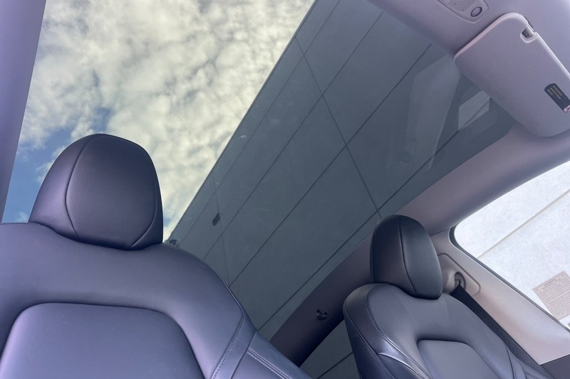 Tesla Model Y Vehicle Full-screen Gallery Image 17