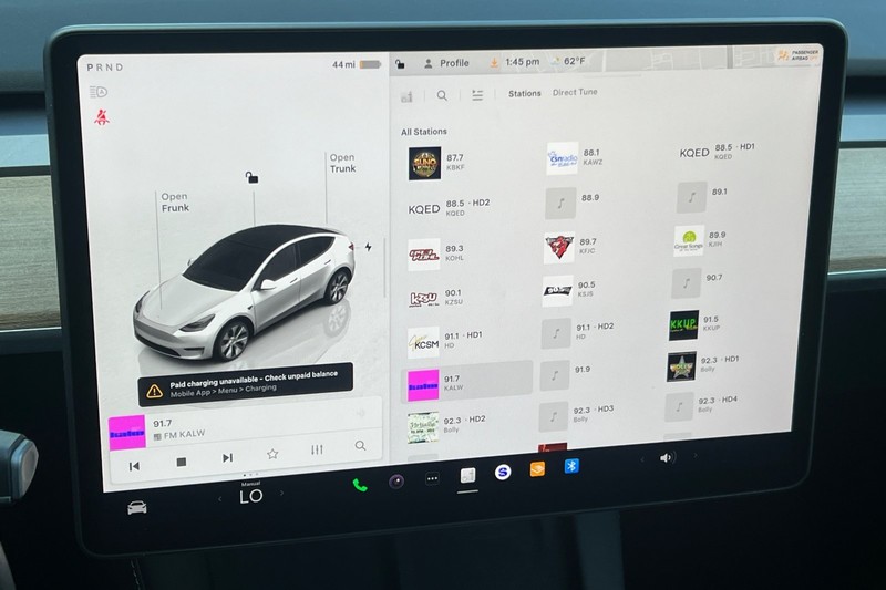 Tesla Model Y Vehicle Full-screen Gallery Image 18