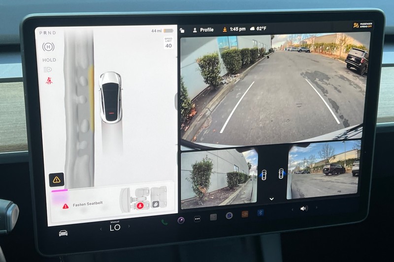 Tesla Model Y Vehicle Full-screen Gallery Image 20