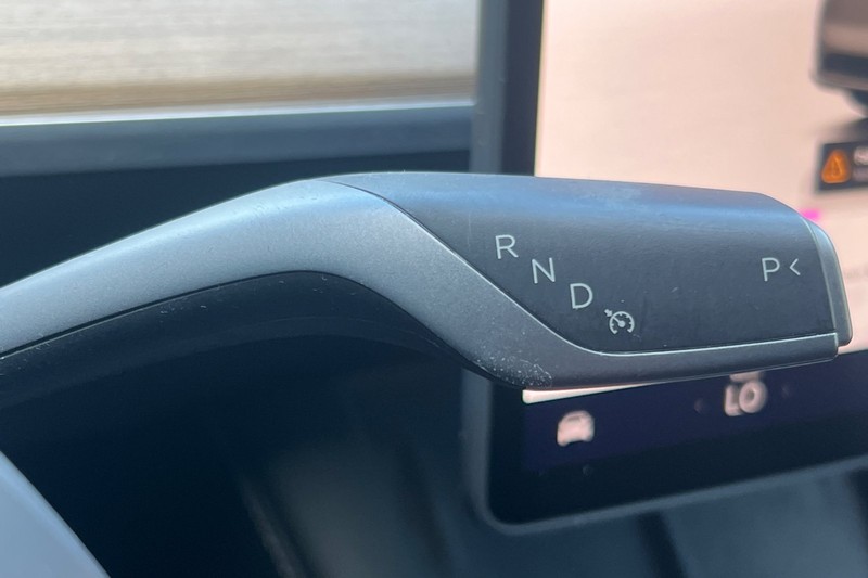 Tesla Model Y Vehicle Full-screen Gallery Image 22