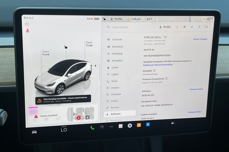 Tesla Model Y Vehicle Full-screen Gallery Image 27