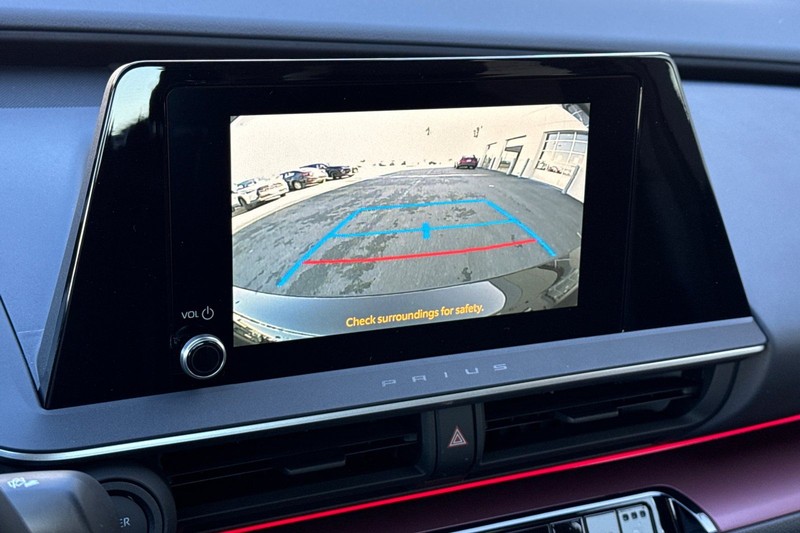 Toyota Prius Plug-In Hybrid Vehicle Full-screen Gallery Image 17