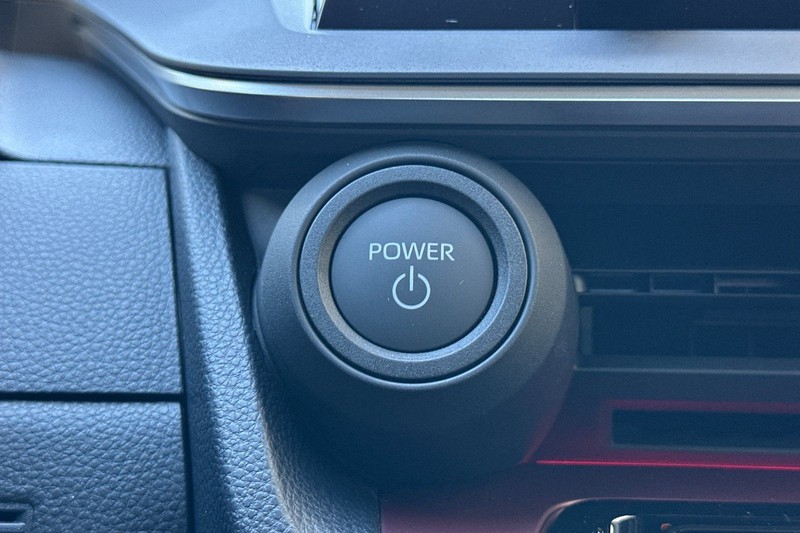 Toyota Prius Plug-In Hybrid Vehicle Full-screen Gallery Image 20