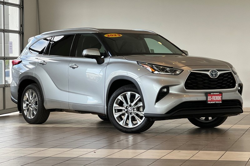 Toyota Highlander Vehicle Full-screen Gallery Image 02