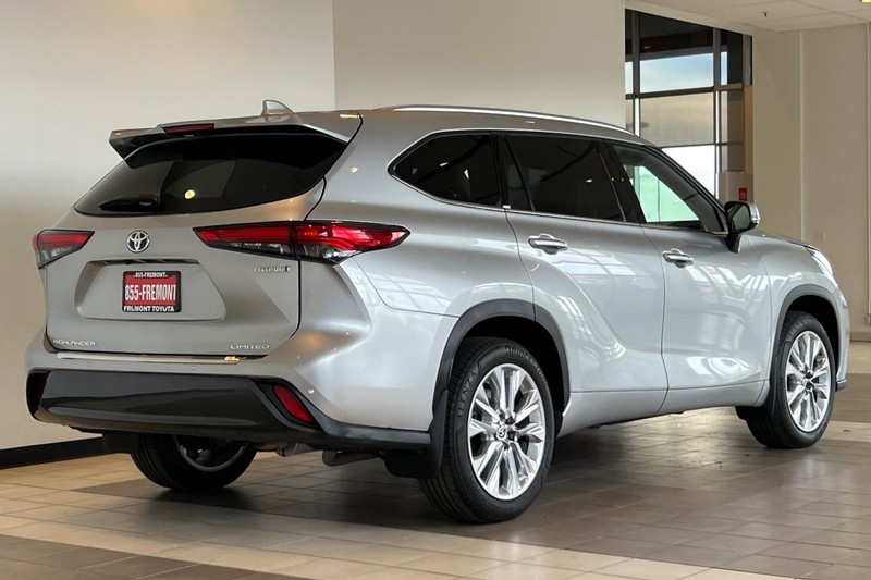 Toyota Highlander Vehicle Full-screen Gallery Image 04