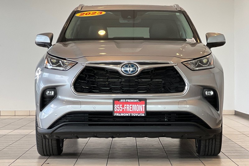 Toyota Highlander Vehicle Full-screen Gallery Image 09