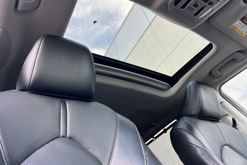 Toyota Highlander Vehicle Full-screen Gallery Image 18