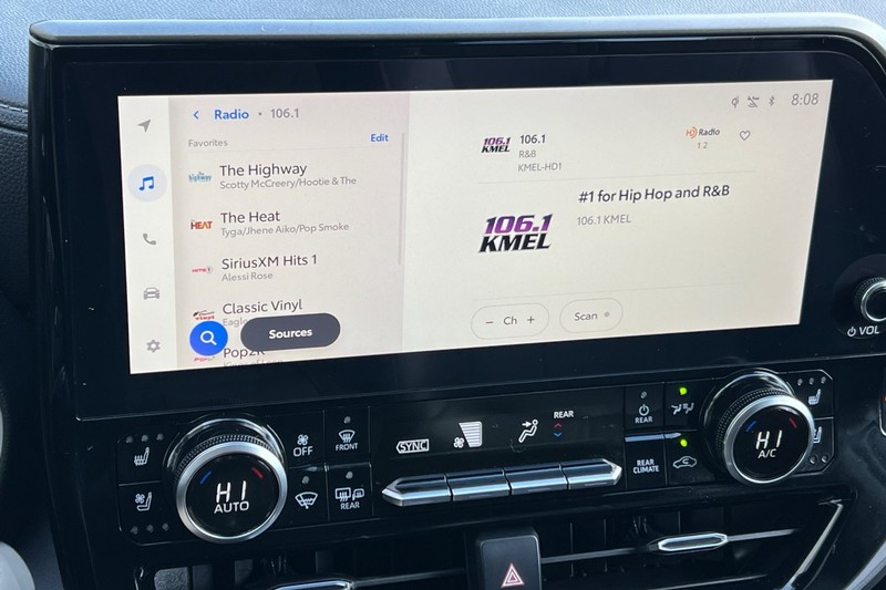 Toyota Highlander Vehicle Full-screen Gallery Image 19