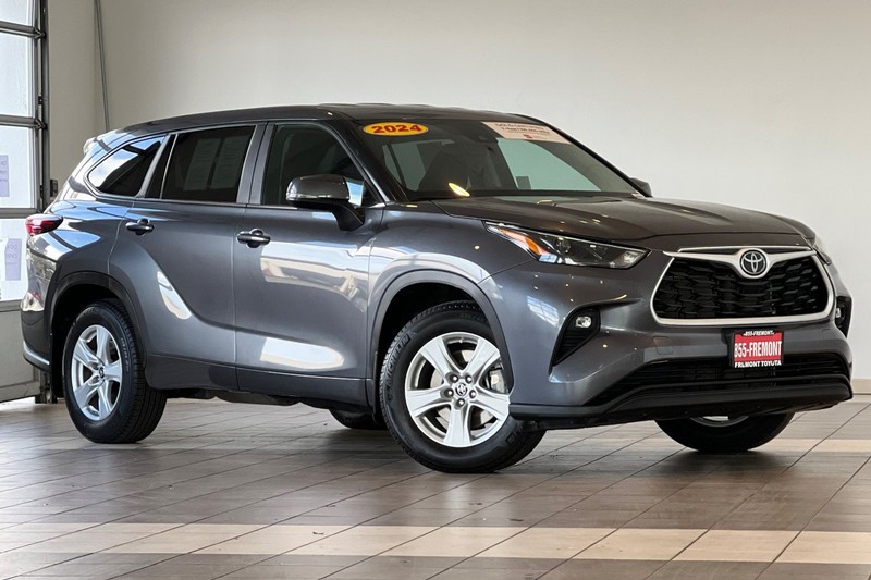 Toyota Highlander Vehicle Full-screen Gallery Image 02