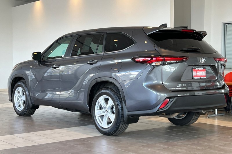 Toyota Highlander Vehicle Full-screen Gallery Image 06