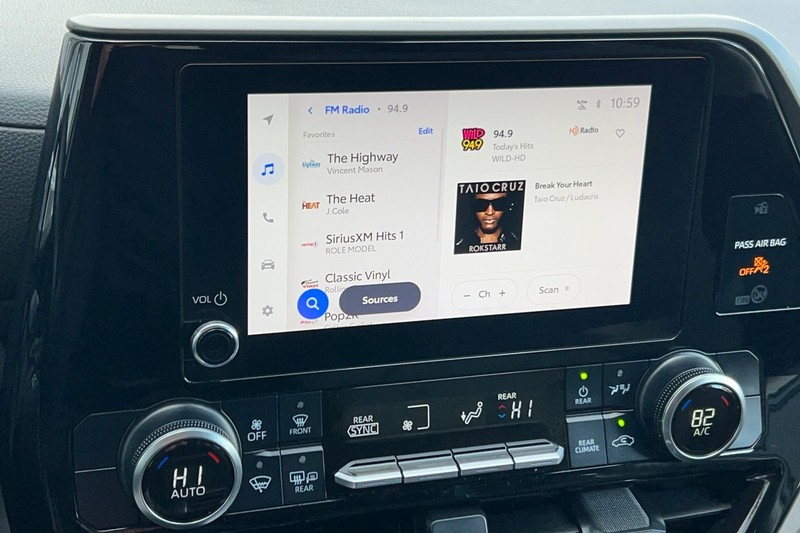 Toyota Highlander Vehicle Full-screen Gallery Image 19