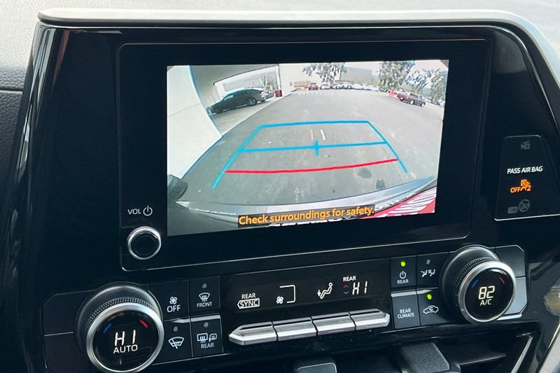 Toyota Highlander Vehicle Full-screen Gallery Image 20