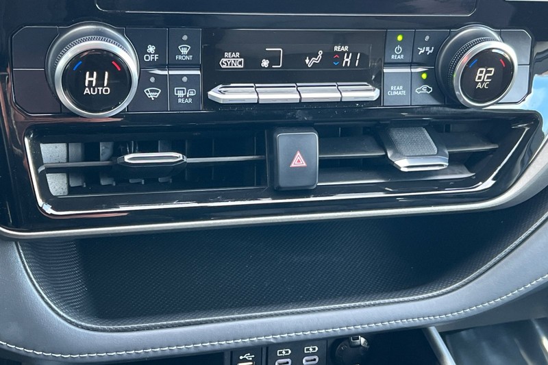 Toyota Highlander Vehicle Full-screen Gallery Image 21