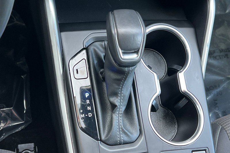 Toyota Highlander Vehicle Full-screen Gallery Image 22